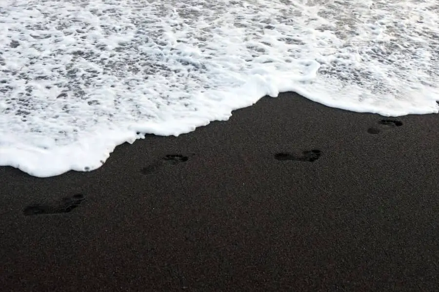 tenerife descubre su playa de arena negra