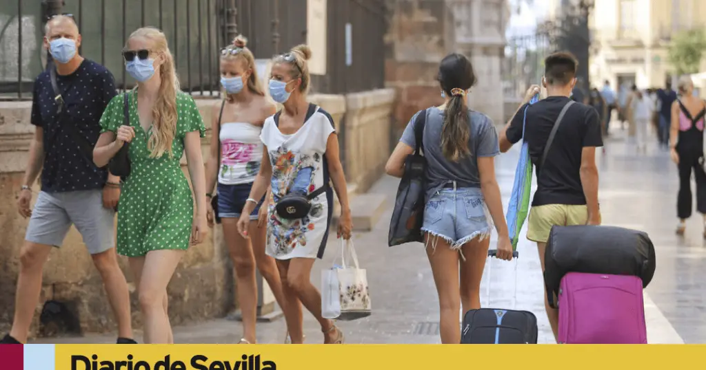el numero de turistas que visitan barcelona anualmente