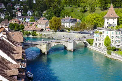 el rio que atraviesa zurich en suiza