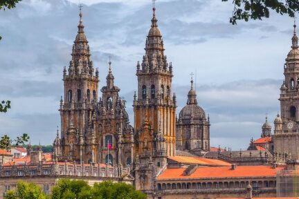 la catedral mas grande de espana descubre cual es