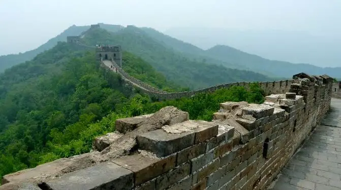 longitud actual de la muralla china en kilometros