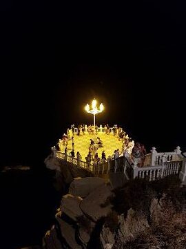 disfruta del balcon del mediterraneo de benidorm en la noche